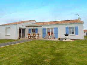 Modern holiday home with a garden near the beach